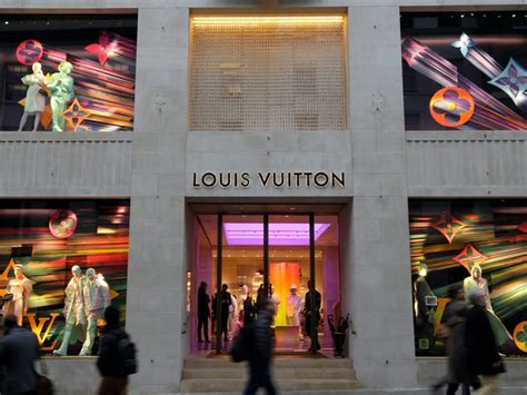 louis vuitton russland|Luxury giants LVMH and Hermès will close stores in Russia .